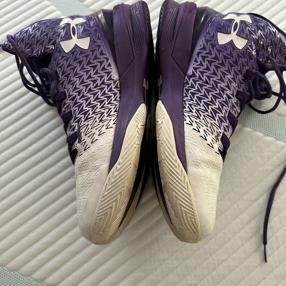 Men’s Under Armour basketball sneakers. - Picture 2 of 6